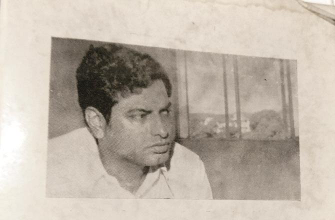 Famous fiction writer Anwar Khan